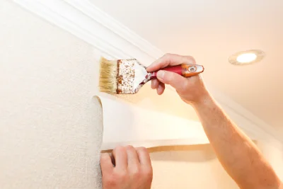 Pose de papier peint à Coustouges — revêtements muraux et toiles de verre